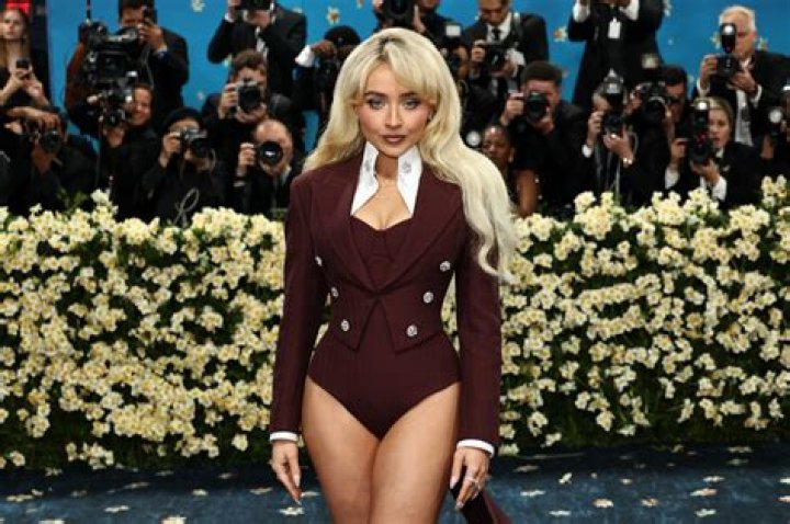 Sabrina Carpenter Weight: Unpacking the Star's Physical Details