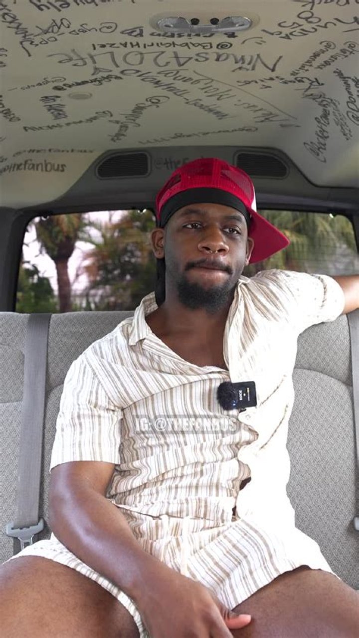 The Fanbus: Connecting Fandom, Travel, and Digital Communities