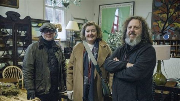 Who is the woman with Drew on Salvage Hunters?